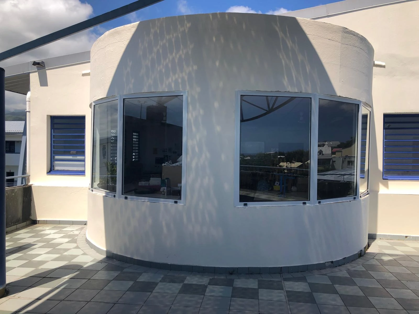 Adaptation aluminium sur mesure façade courbe