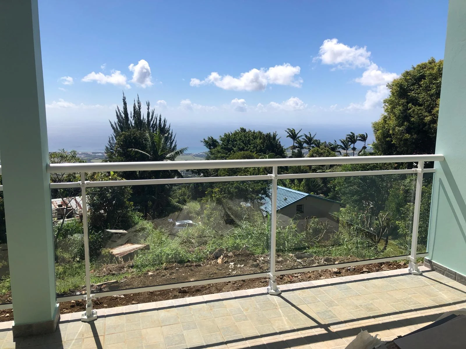 Garde-corps aluminium terrasse vue mer