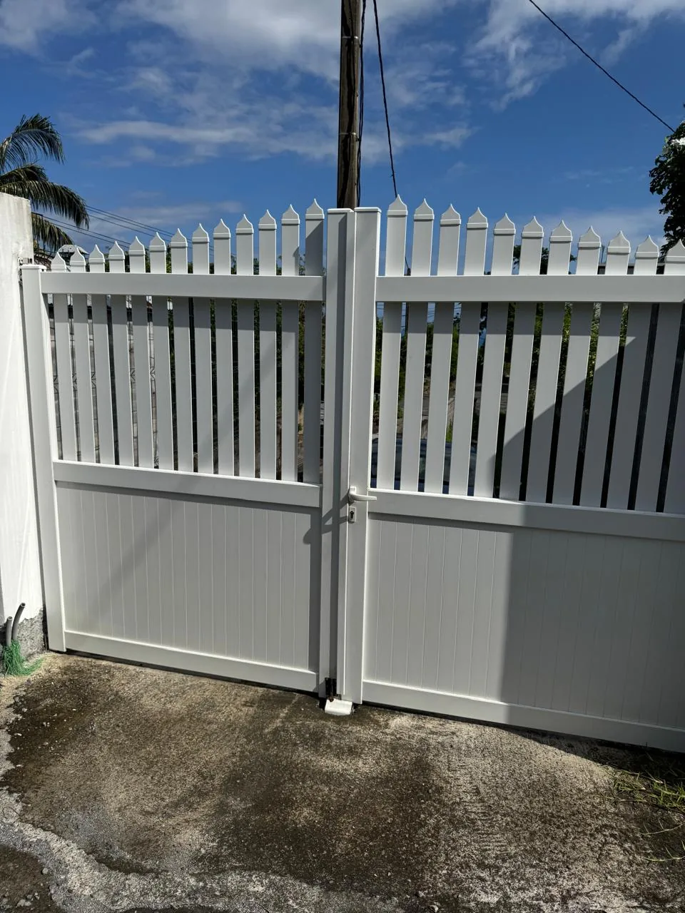 Portail aluminium sur mesure motorisé