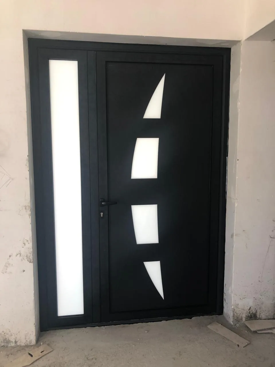 Porte d'entrée aluminium anthracite avec vitrage