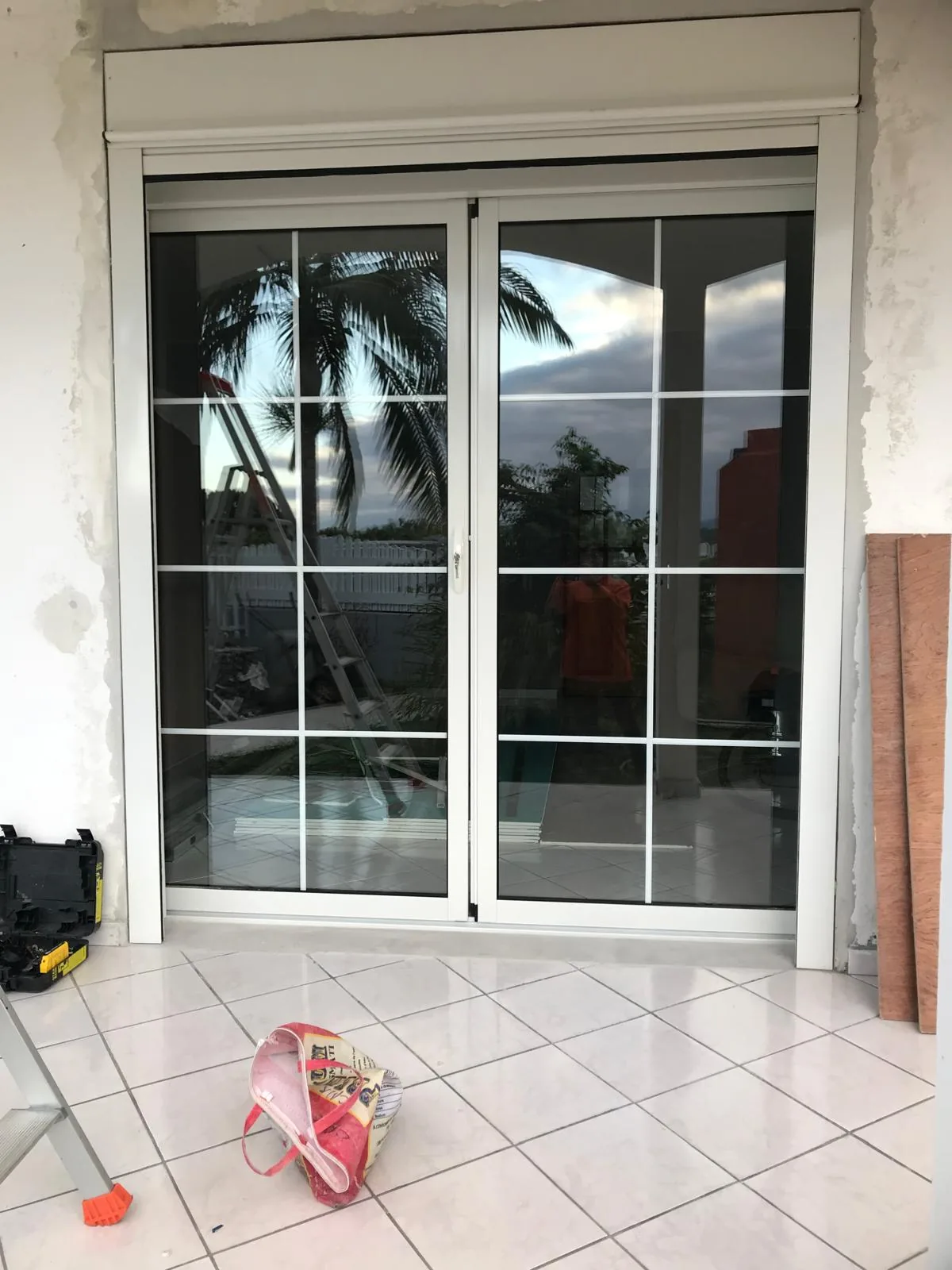 Porte d'entrée aluminium design contemporain
